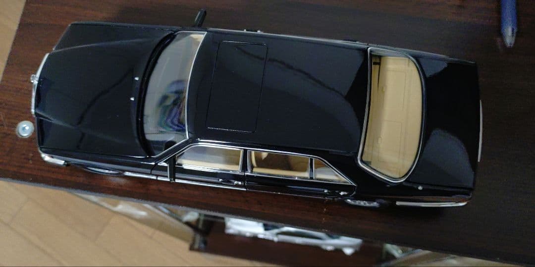 1/18 メルセデスベンツ560SEL