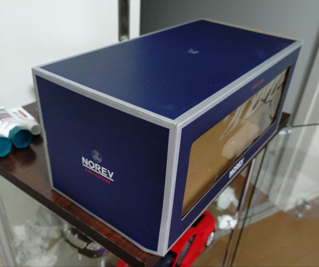 1/18 メルセデスベンツ560SEL