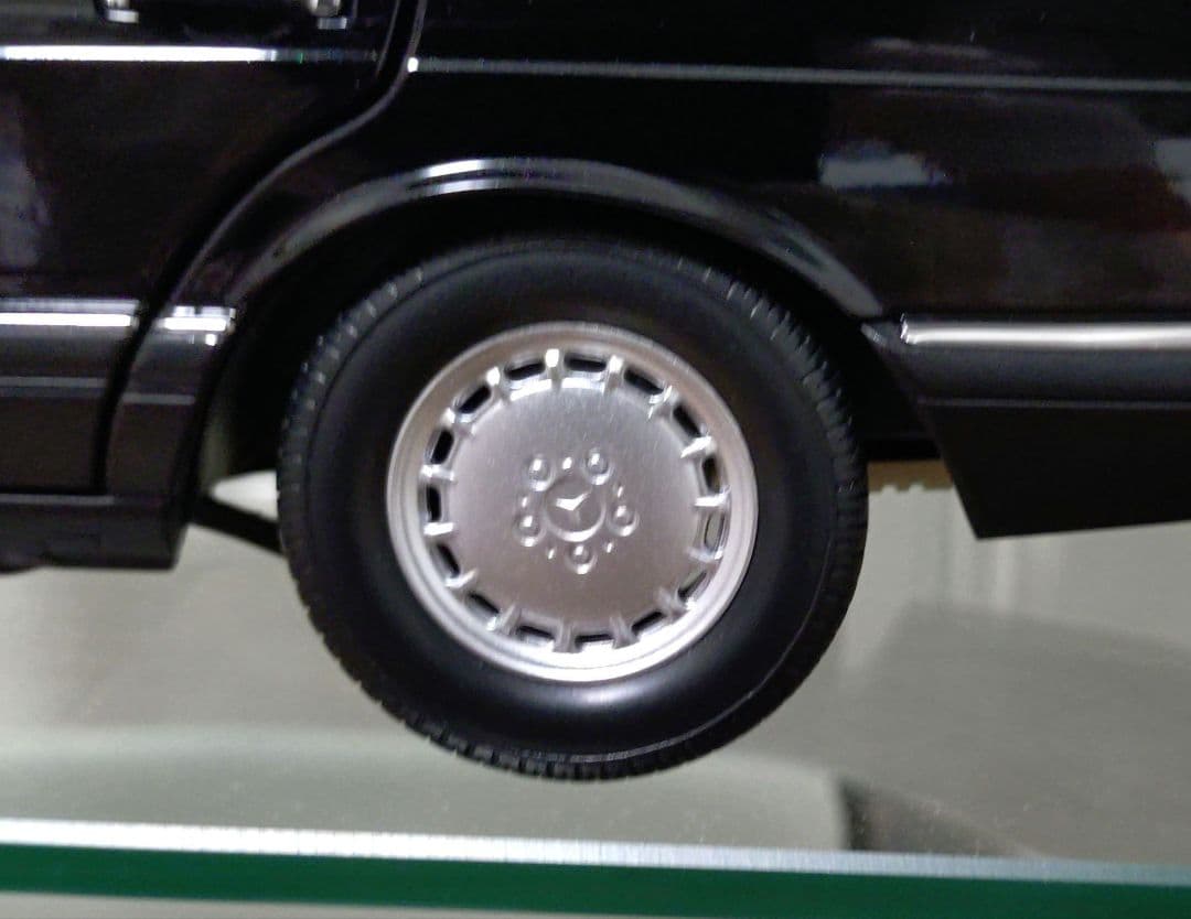 1/18 メルセデスベンツ560SEL