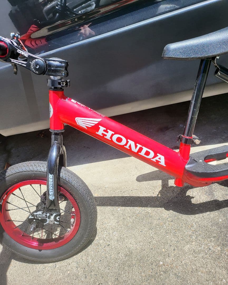 HONDA　赤　カスタム　ストライダー