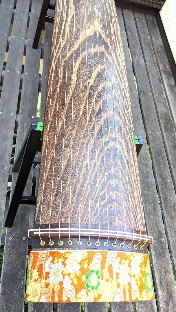 十三絃箏=琴　と　琴柱