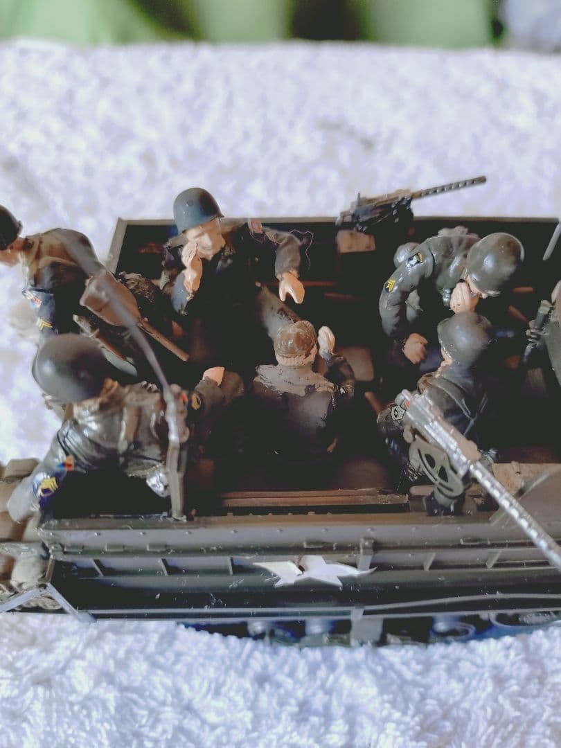 新春セール！パットン大戦車軍団兵員輸送車M3A2 1/35フィギュア9体
