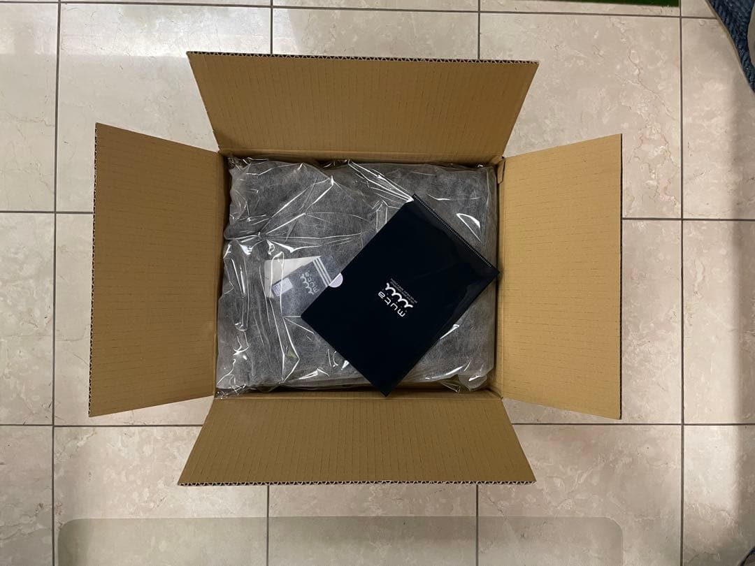 ICHIRO。ムータ　新品未使用タグ付き。フリース モックネックプルオーバ