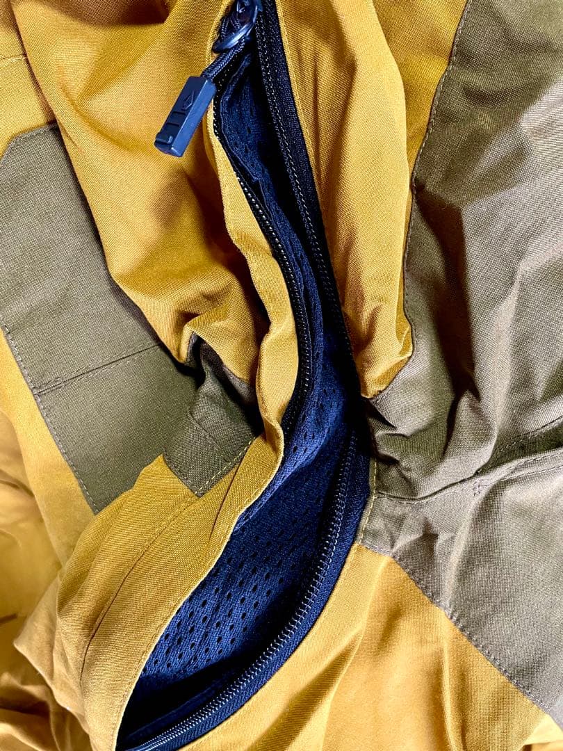 美品⭐︎VOLCOMスノーボードウェアM