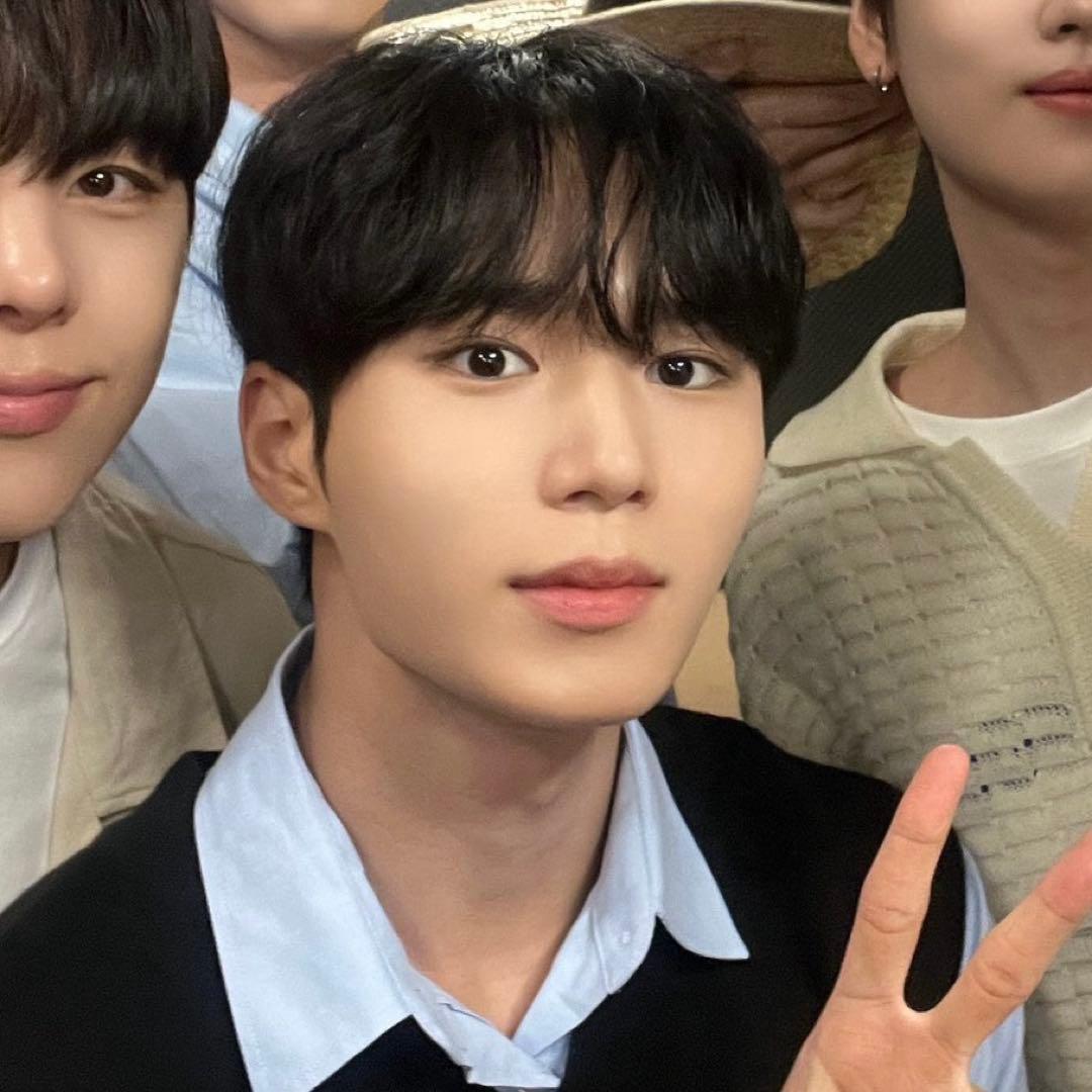 WEi ウィアイ ジュンソ ヨントン ポラロイド チェキ サイン