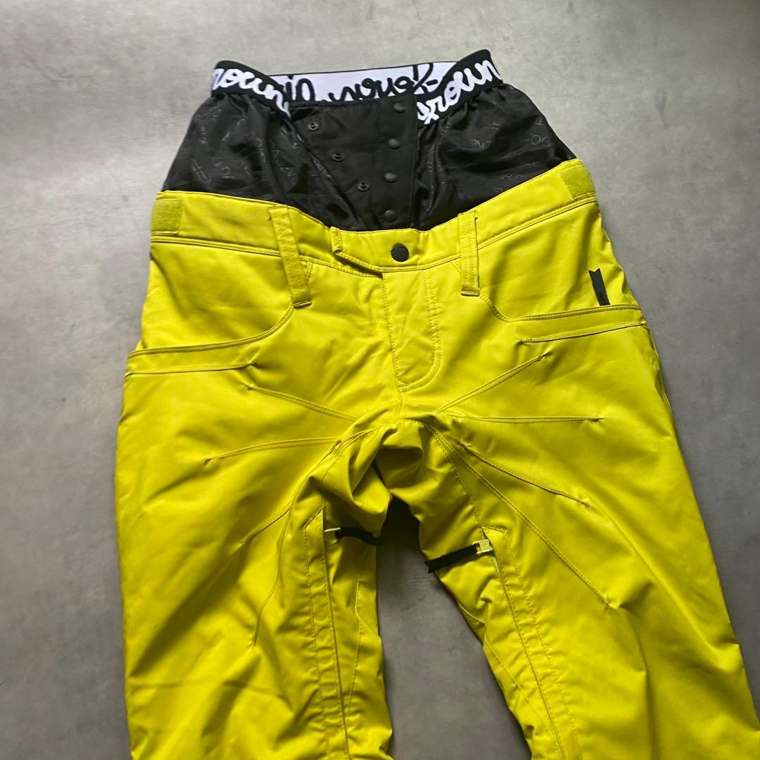 美品VOLCOMデサントスノボ・スキーウェア セットアップ M - 高防水透湿性