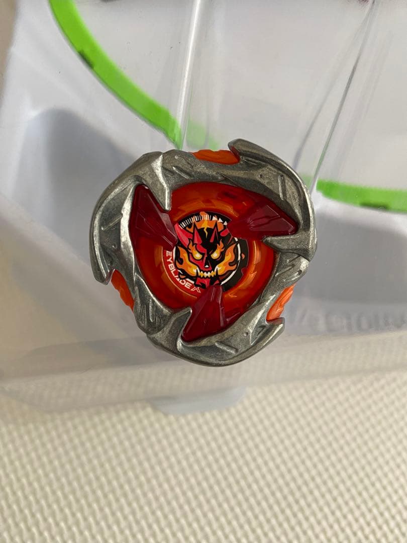 BEYBLADE X セット(スタジアム、ランチャー4個、ベイ7個)