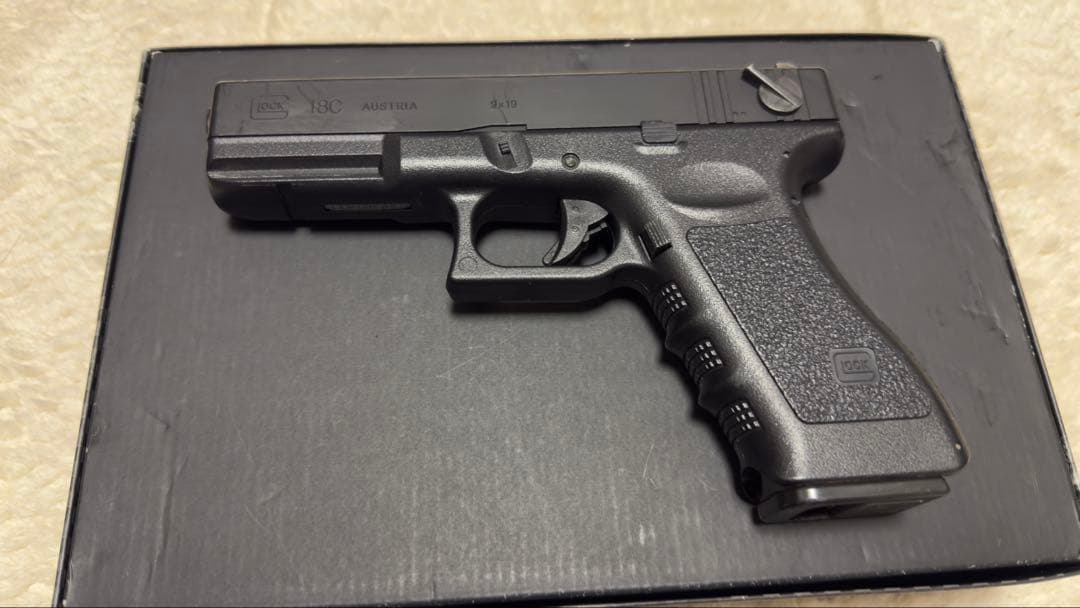 GLOCK 18C 電動ガン ブラック マガジン3本付き