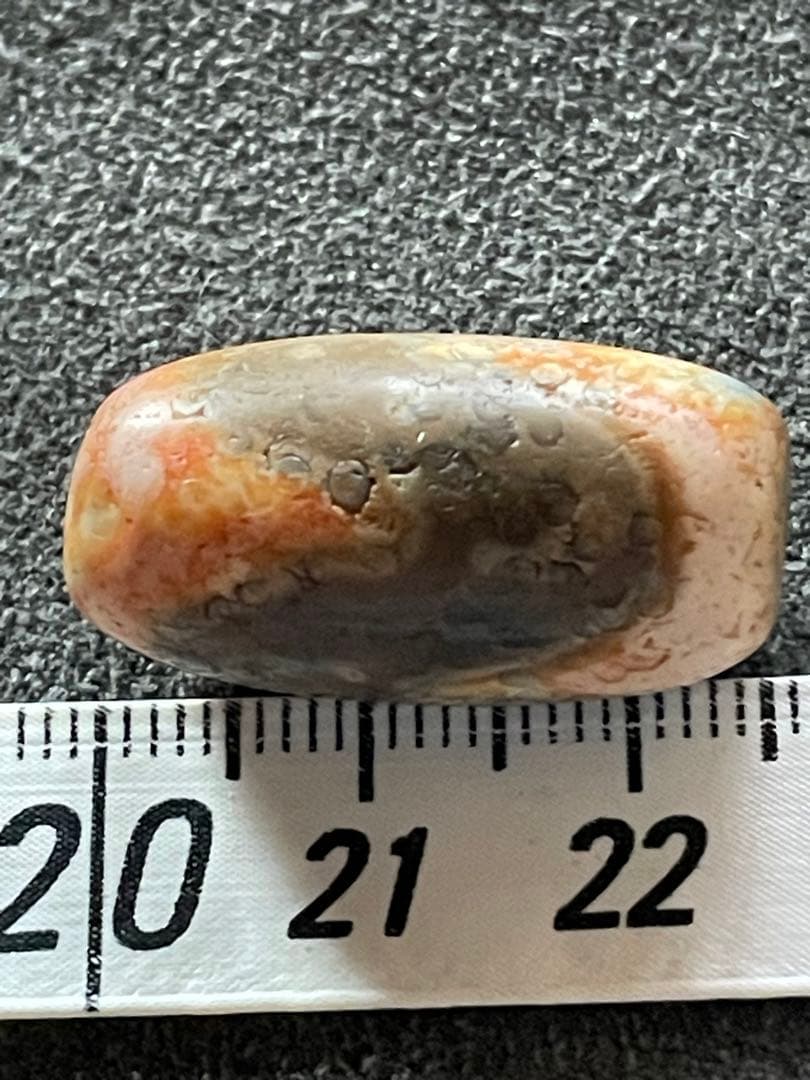 虎牙天珠　アンティーク　紅朱砂　馬蹄痕