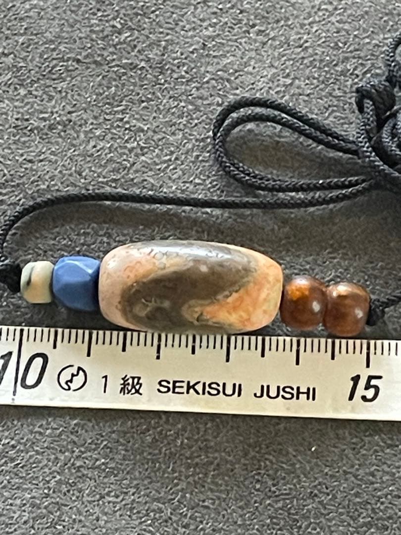 虎牙天珠　アンティーク　紅朱砂　馬蹄痕