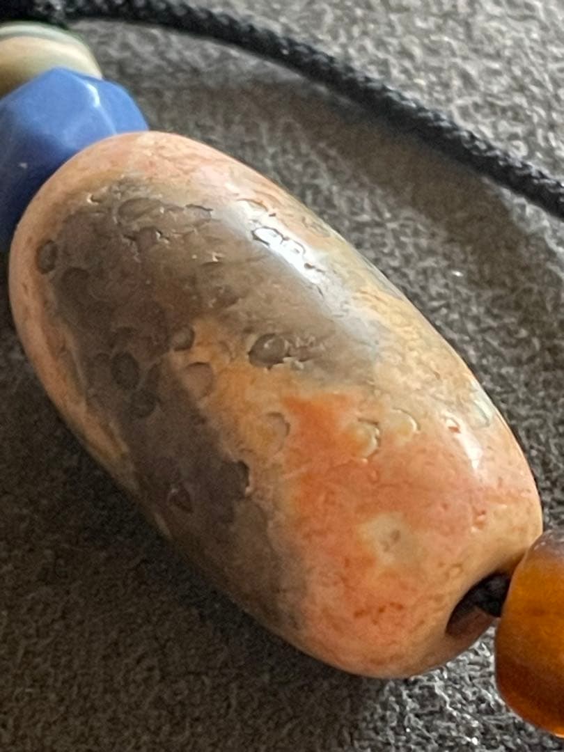 虎牙天珠　アンティーク　紅朱砂　馬蹄痕