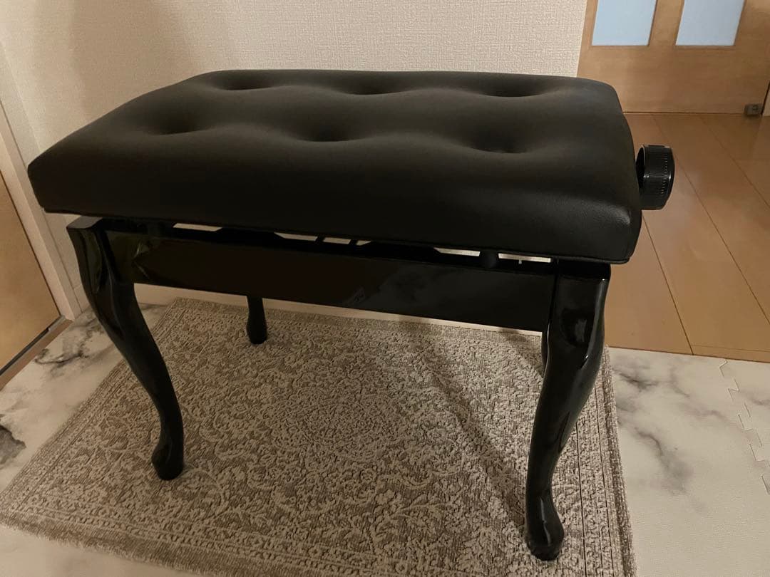 黒いピアノ椅子 高さ調整可能