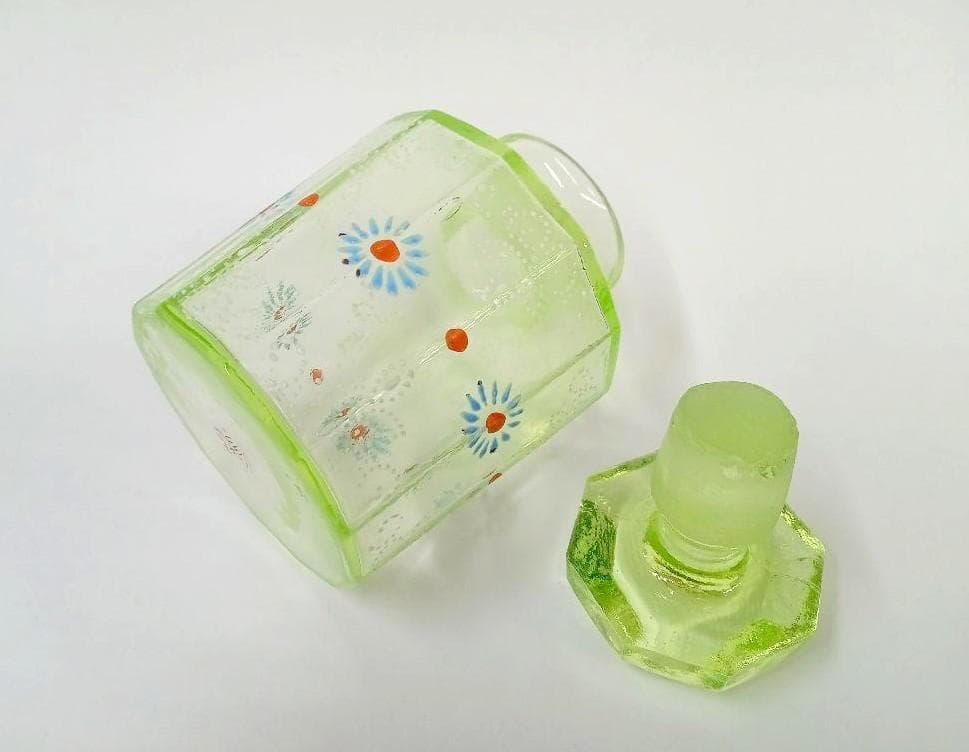 ★P0101★アンティーク　ウランガラス　エナメル花絵 　蓋付き瓶