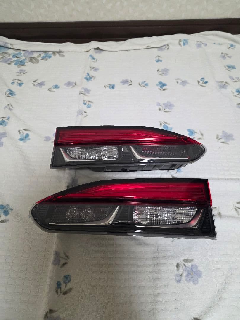 TOYOTA　カローラクロス　テールランプ一式