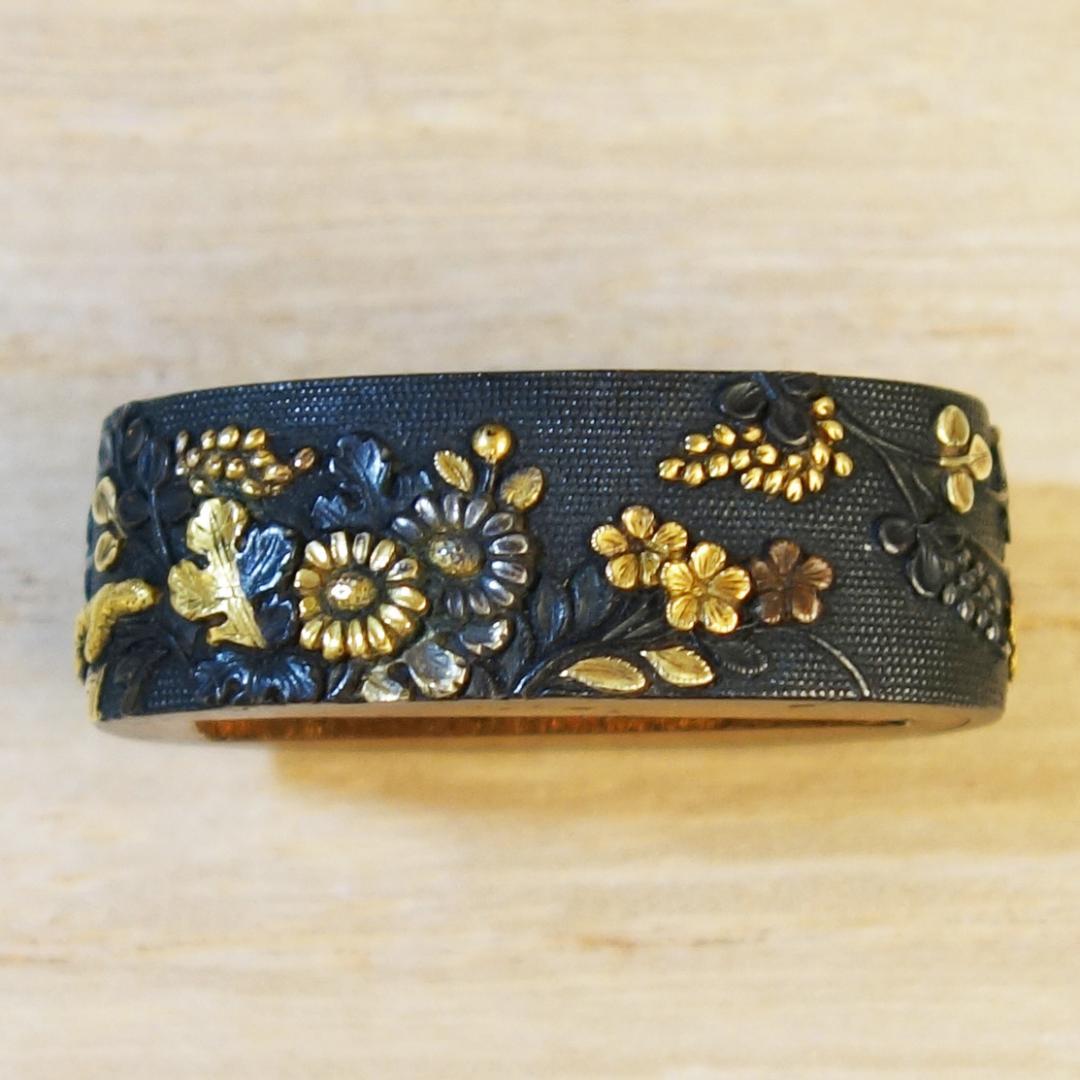 【草花図縁 赤銅魚子地 金銀銅象嵌】 刀装具 縁頭 鍔 鐔 日本刀 武具 骨董