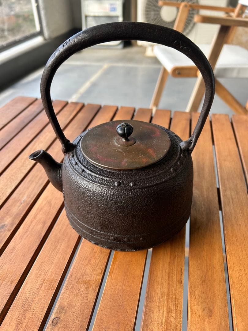 日本の鋳鉄製鉄瓶 蓋付き