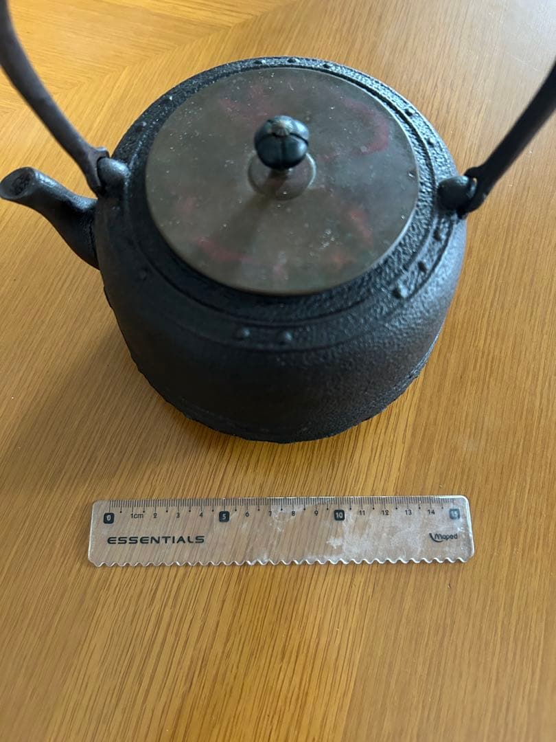 日本の鋳鉄製鉄瓶 蓋付き