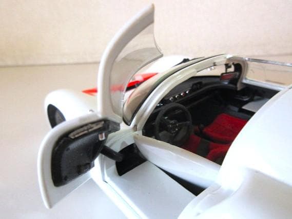 特価 exoto (1/18) ポルシェ 910 #17