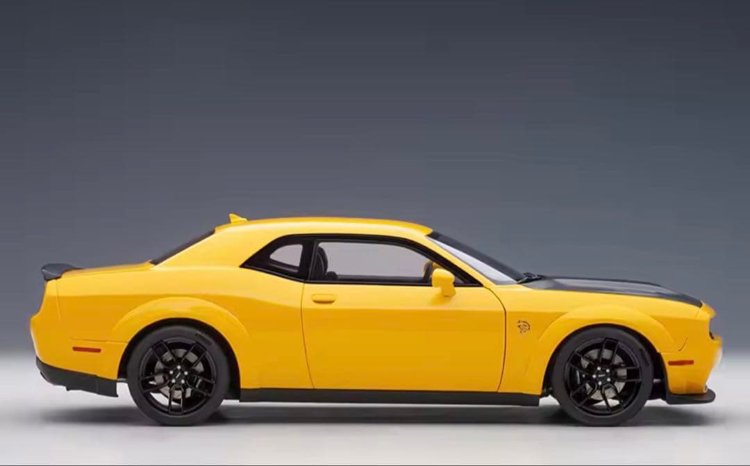 自動車 Dodge Challenger 1:18 diecast model car