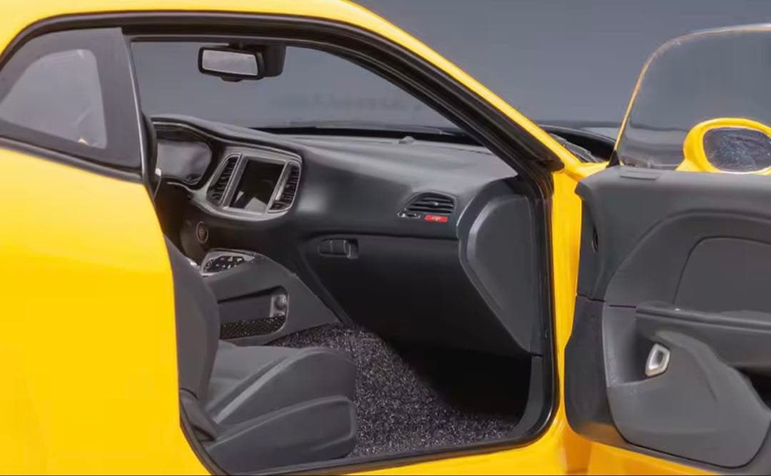 自動車 Dodge Challenger 1:18 diecast model car