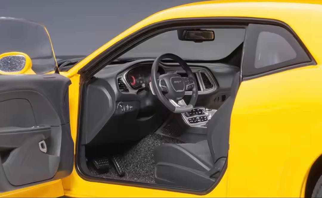 自動車 Dodge Challenger 1:18 diecast model car