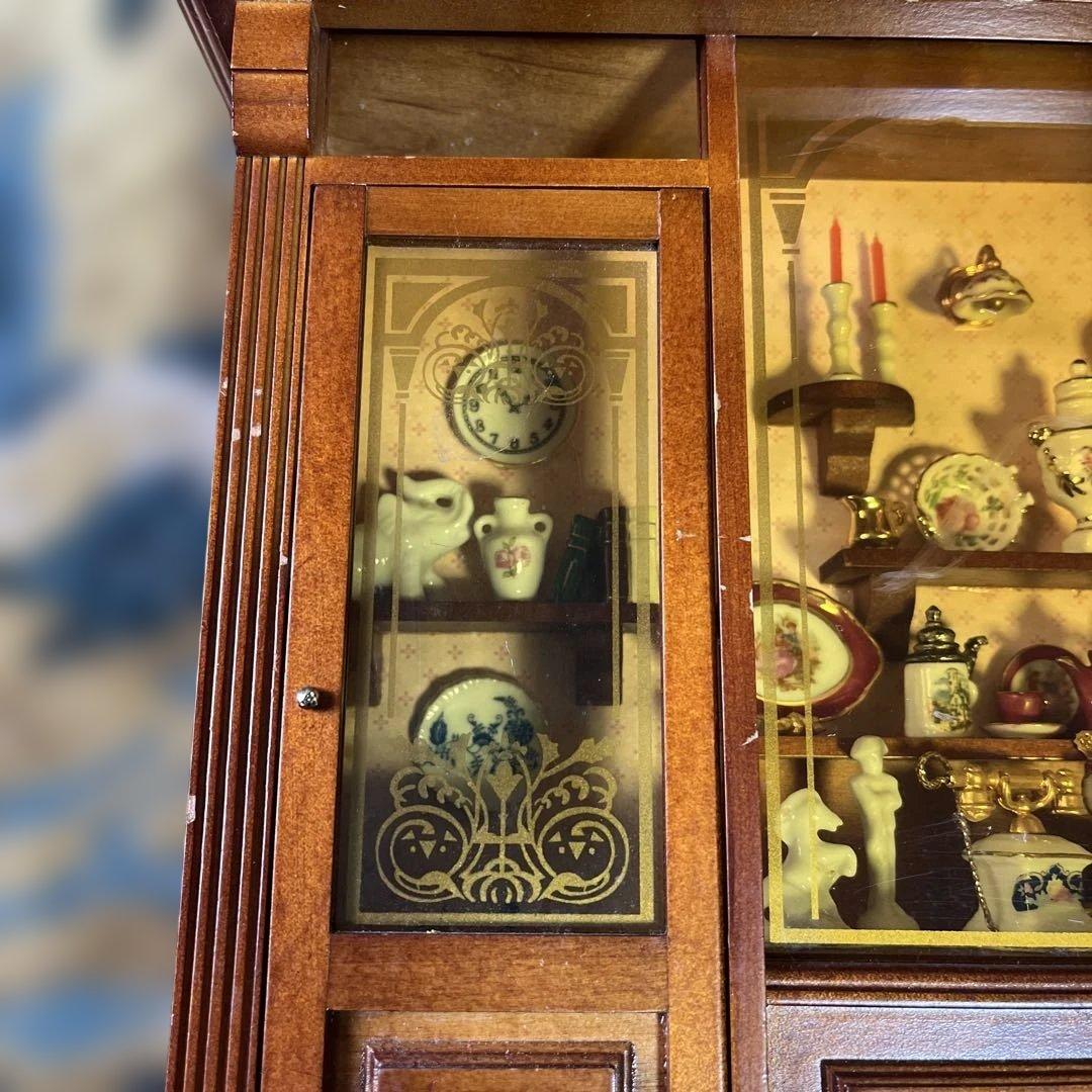 ロイターポーセリン木製ミニチュアキャビネット 23日までになります。