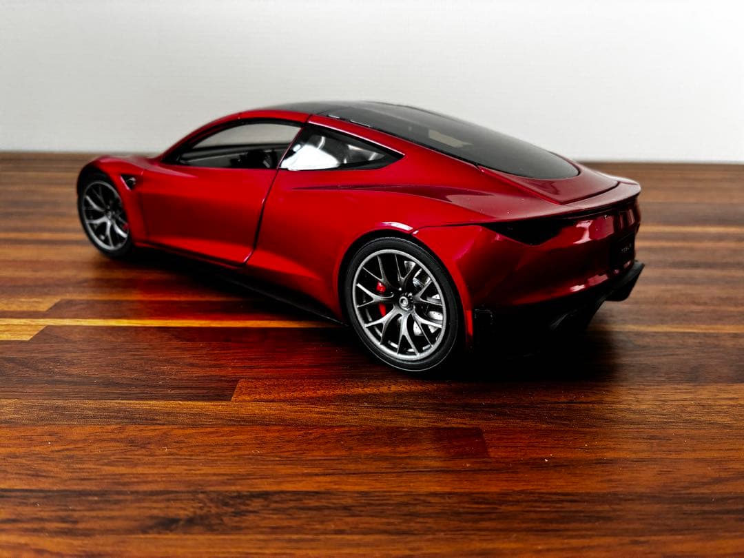 テスラ ミニカー Roadster ロードスター1:18TESLA