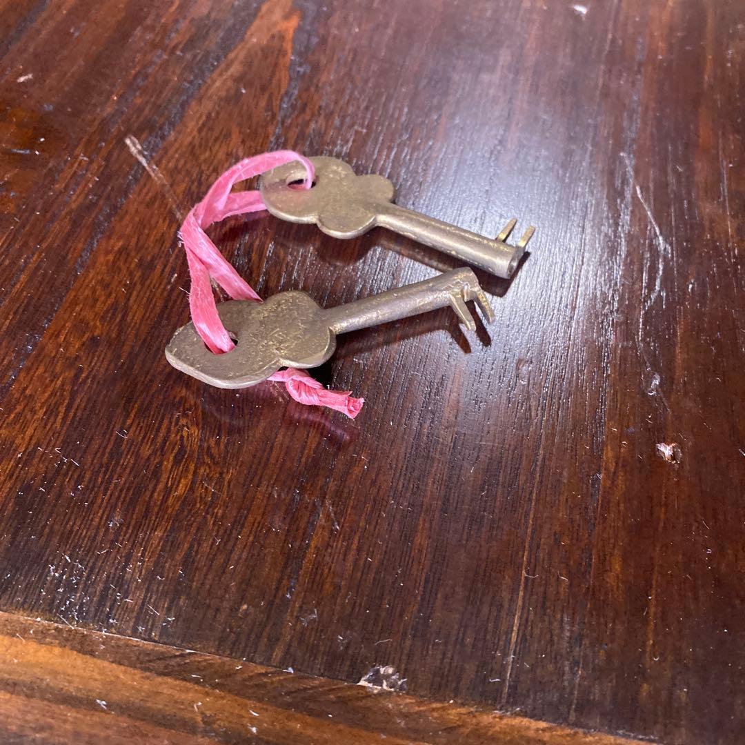 日本の伝統的な木製タンス　時代箪笥風　鍵付き　工芸品