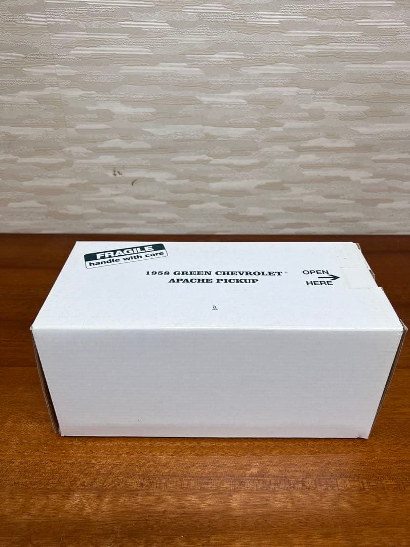No197 ミニカー1/24 CHEVROLET APACHE PICKUP