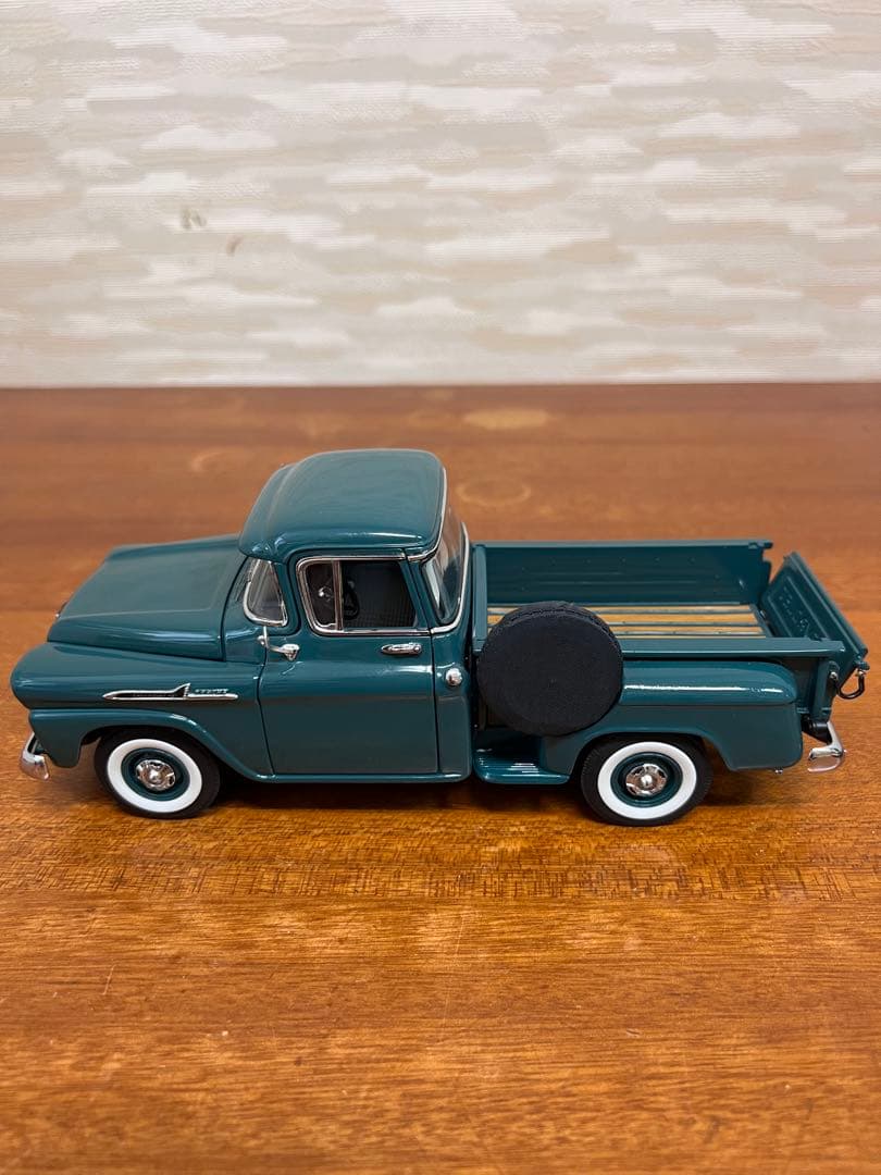 No197 ミニカー1/24 CHEVROLET APACHE PICKUP