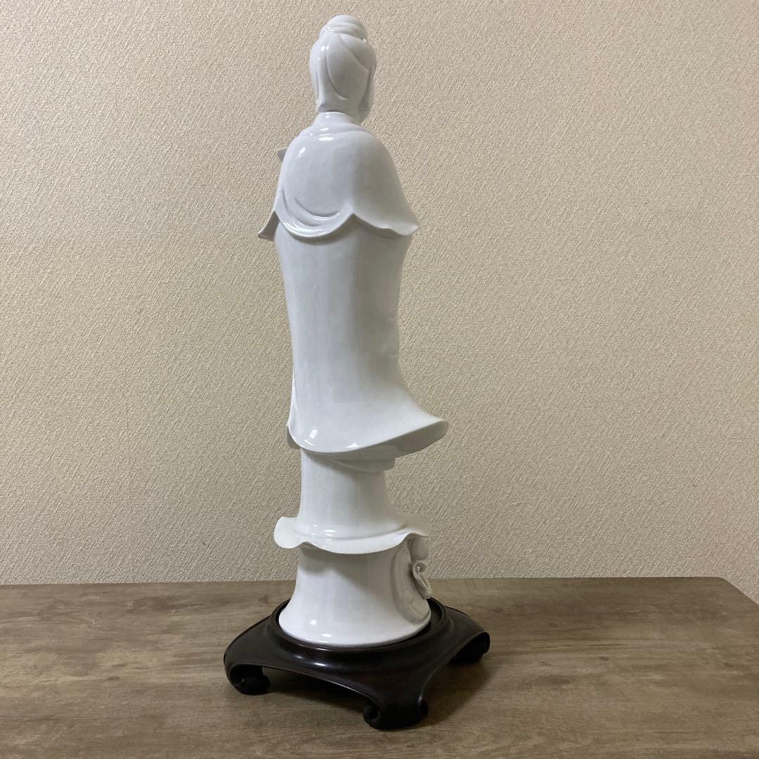 中国美術　白磁　蓮上観音立像　唐木台付　置物仏像〈検　徳化窯　観音菩薩　青磁