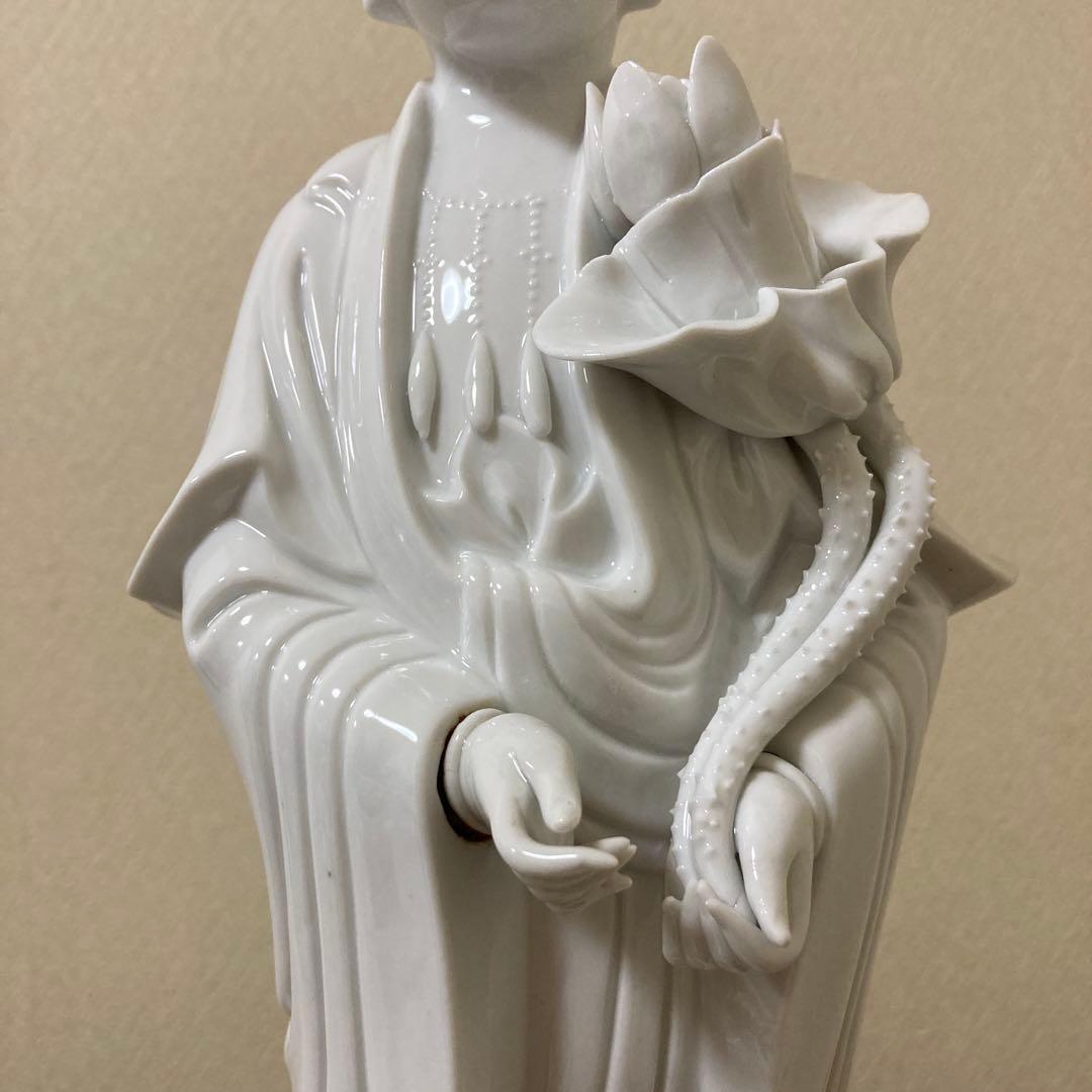 中国美術　白磁　蓮上観音立像　唐木台付　置物仏像〈検　徳化窯　観音菩薩　青磁