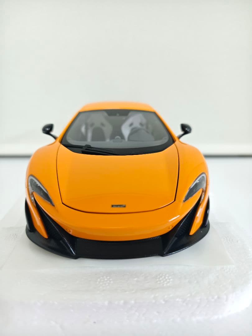 オートアート 1/18 McLaren 675LT
