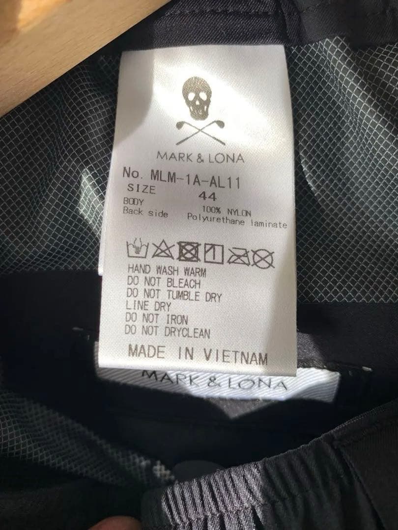 マークアンドロナ　komatsu レインウェア ブラック/レッド