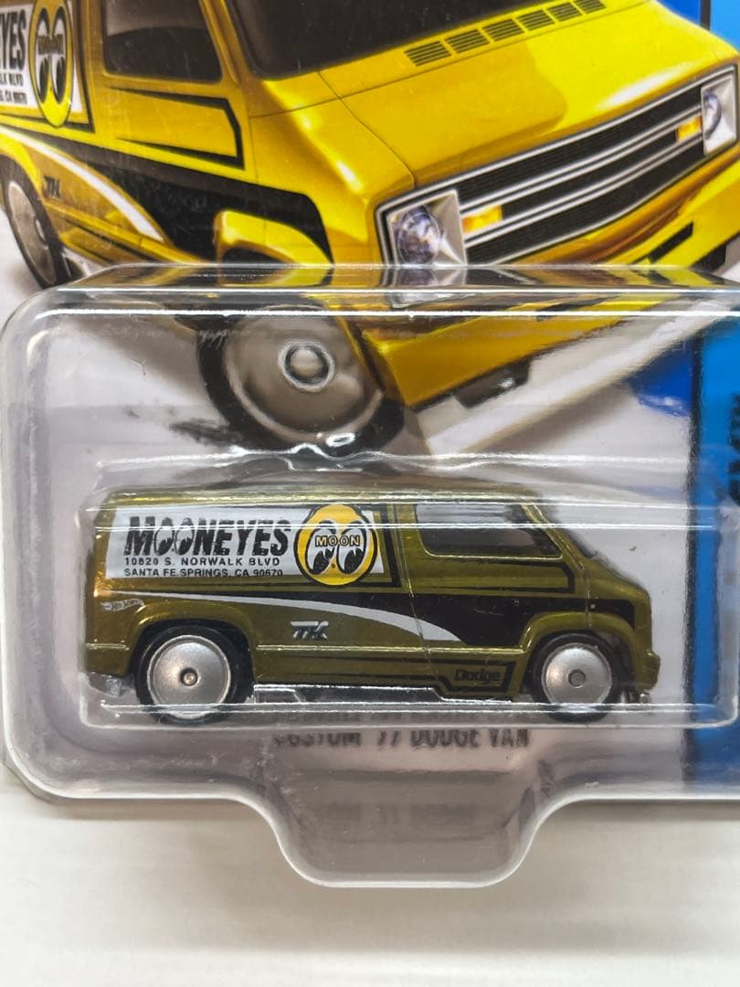 ホットウィール　スーパートレジャーハント　カスタム　77 ダッジバン　ムーンアイ