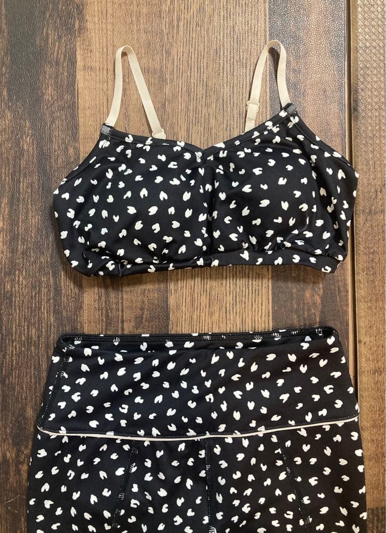 極美品　emmi yoga エミヨガ　ヨガウェア　ハート柄　S