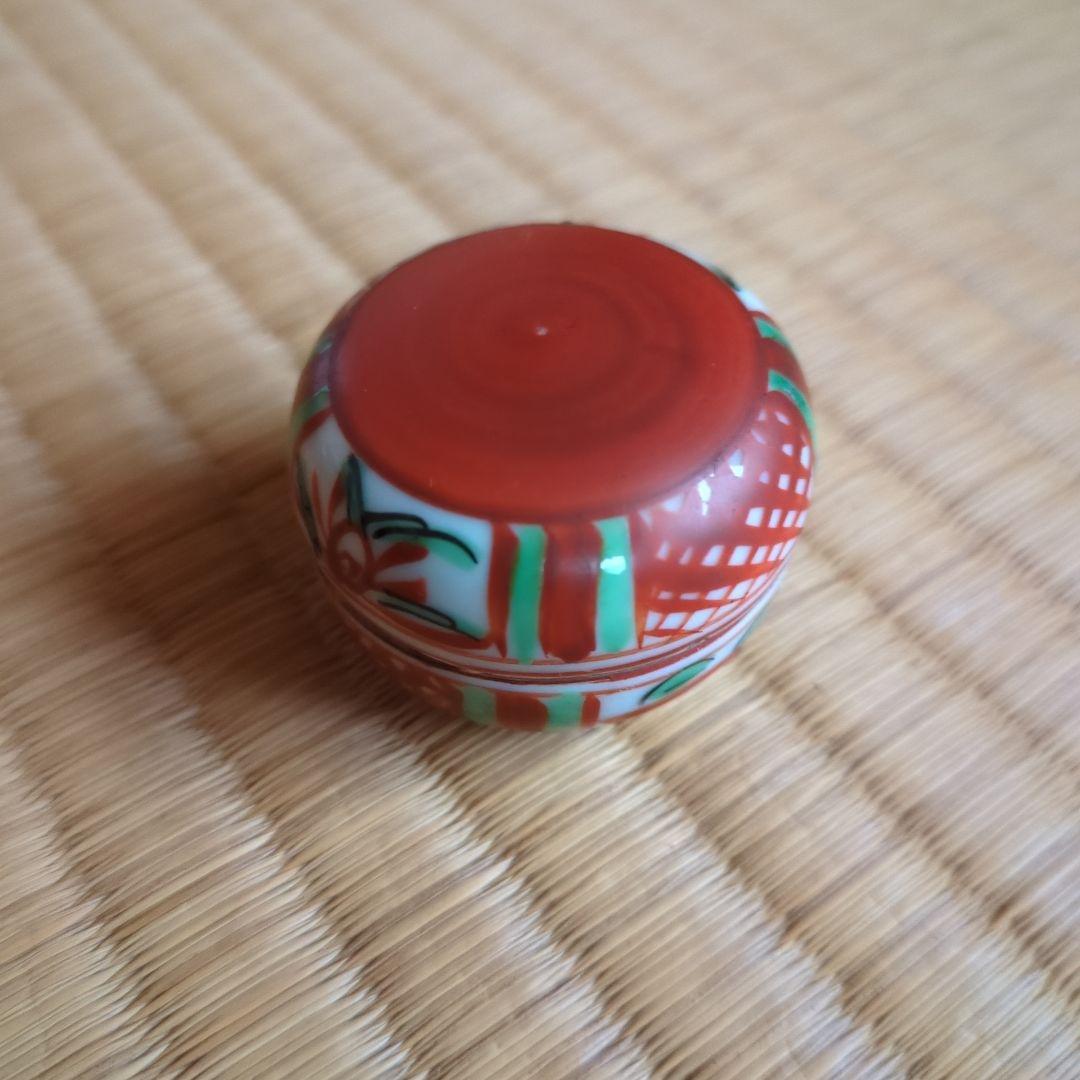 茶道具 丸型 赤と緑の装飾　赤絵香合　赤玉　骨董品