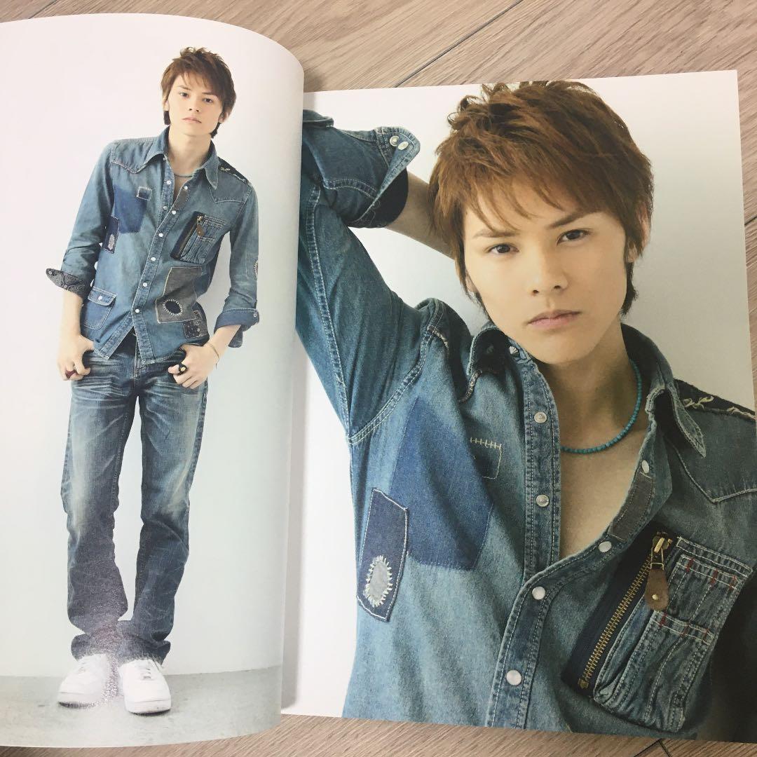 Lead 直筆生サイン入り写真集 Document