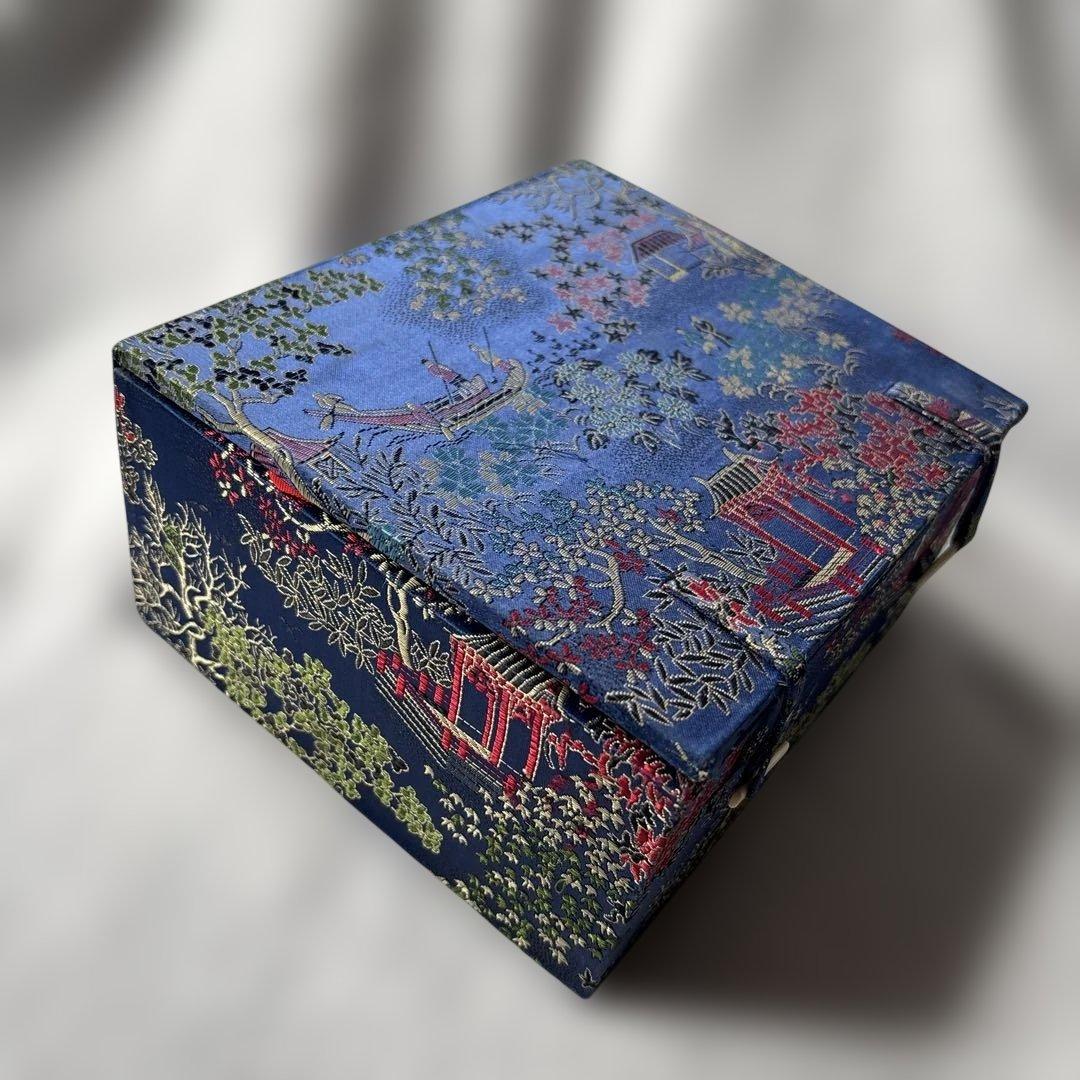 中国美術 内絵 飾り壺 2客セット 台座付 ぼんぼり風　染付 磁器 布貼箱