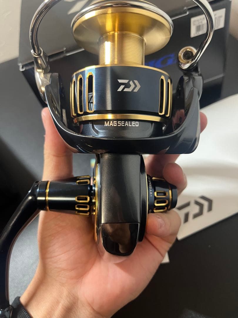 メルカリ最安値　新品　25ソルティガ8000p