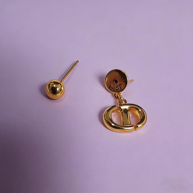 Dior ゴールド CDロゴが可愛い トライバルピアス 美品