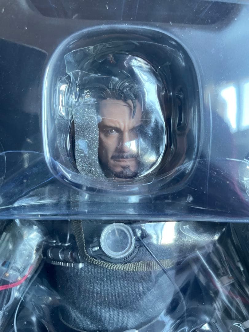 トニー・スターク（メカテスト版）　アイアンマン　１／６スケールフィギュア