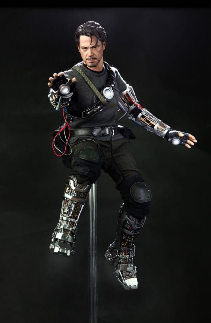 トニー・スターク（メカテスト版）　アイアンマン　１／６スケールフィギュア