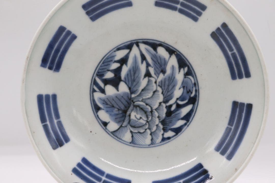 中国　染付　牡丹八卦紋中皿　古染　送料込み251007