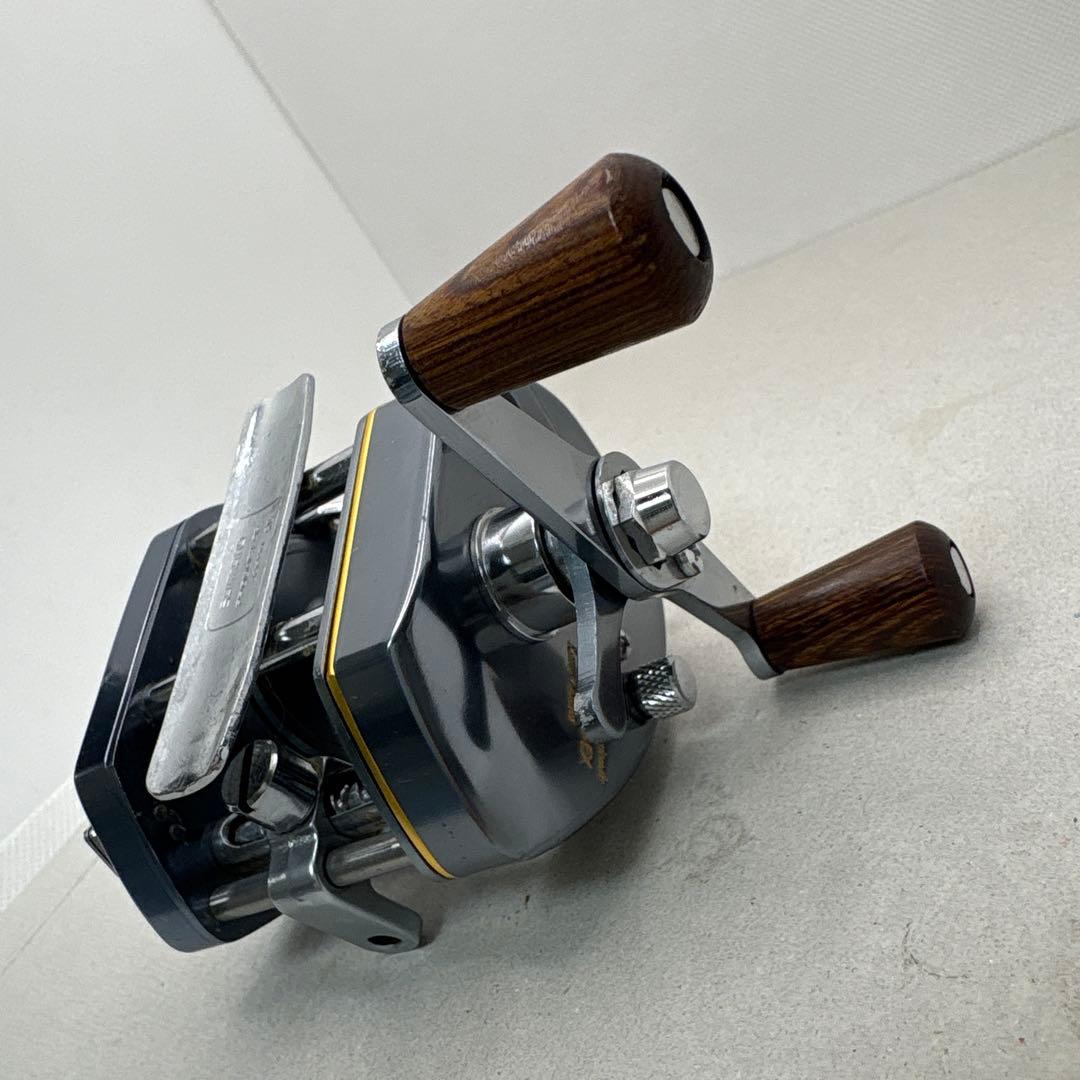 シマノバンタム100ＥＸベイトリール メタルボディ 木製ハンドル