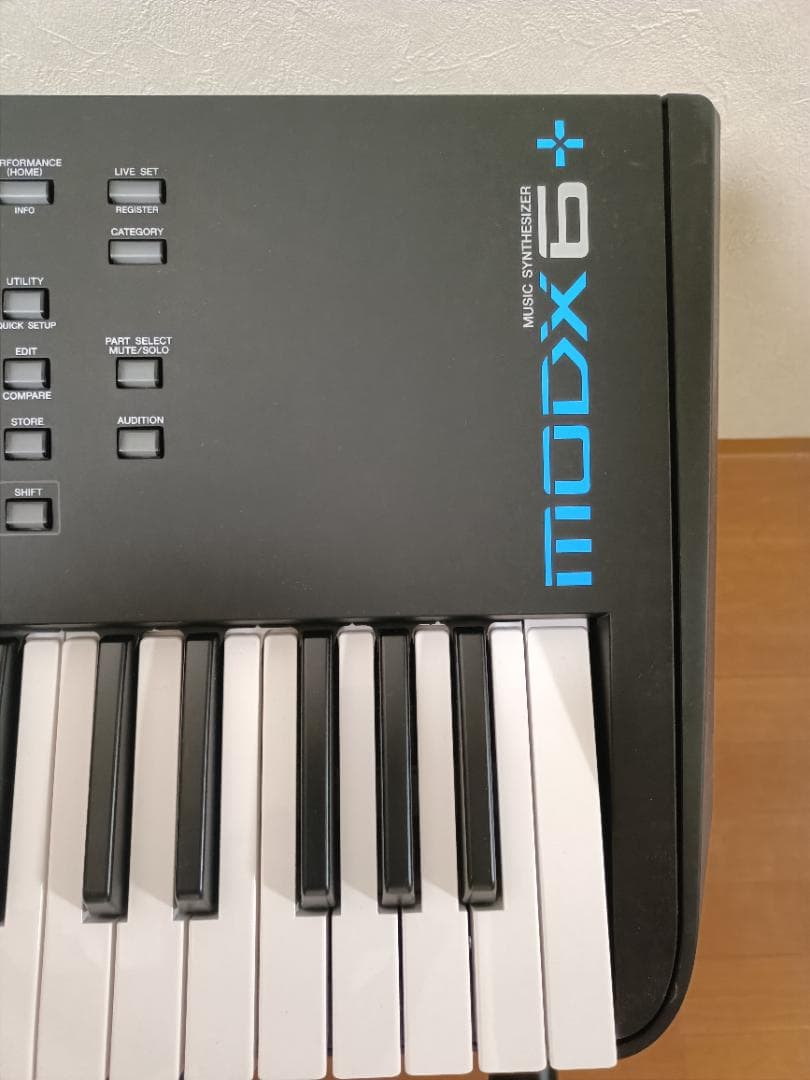 鍵盤楽器 YAMAHA MODX6+