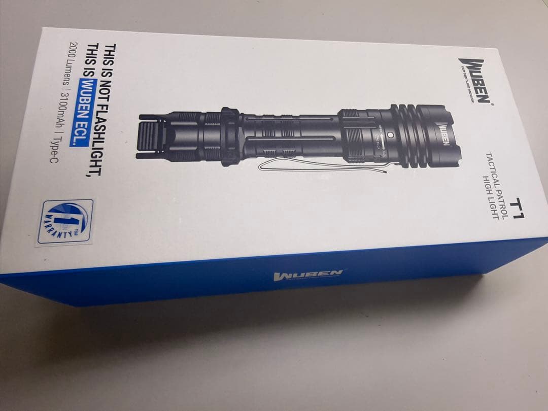 WUBEN T1 懐中電灯 2000ルーメン IP68　箱の角凹み潰れ