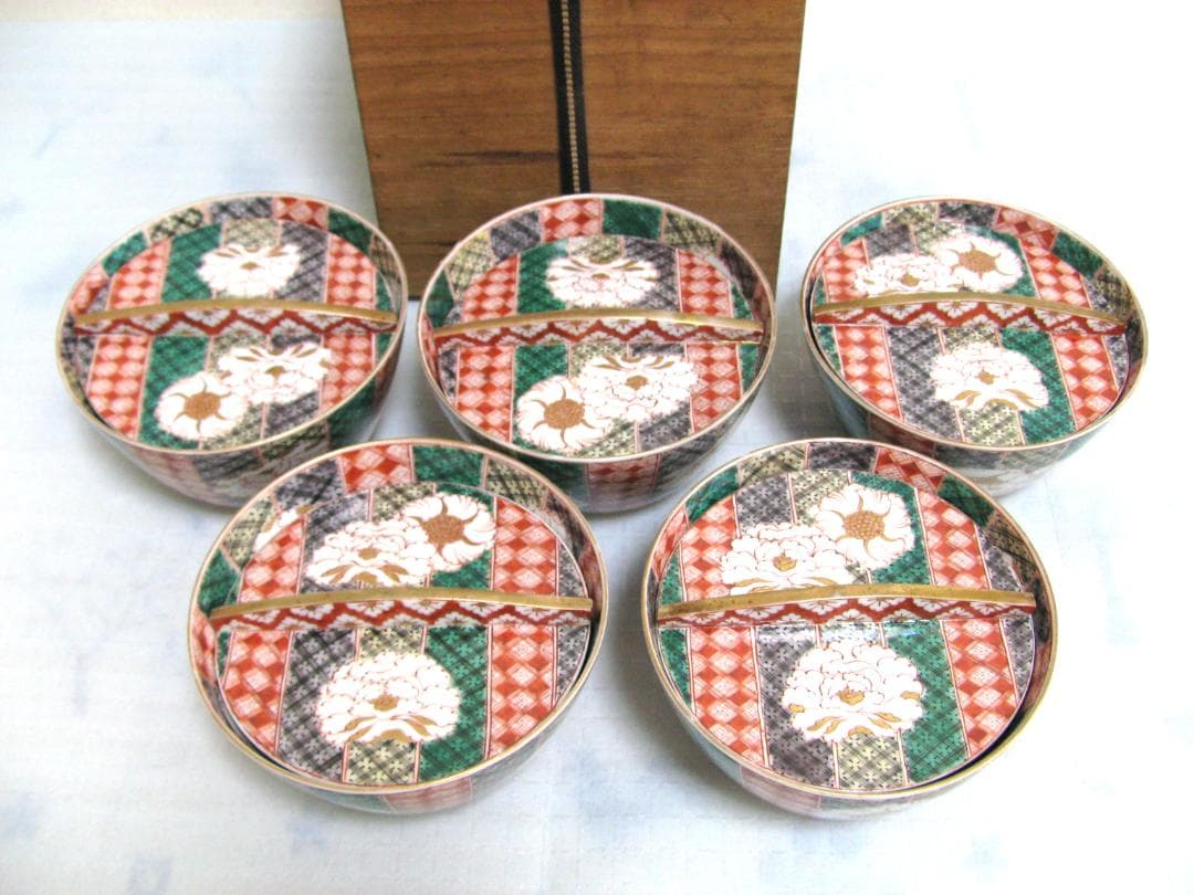 ★古美術品・古伊万里 金蘭手 蓋物碗 茶碗５客組 牡丹・吉祥文 木箱入り