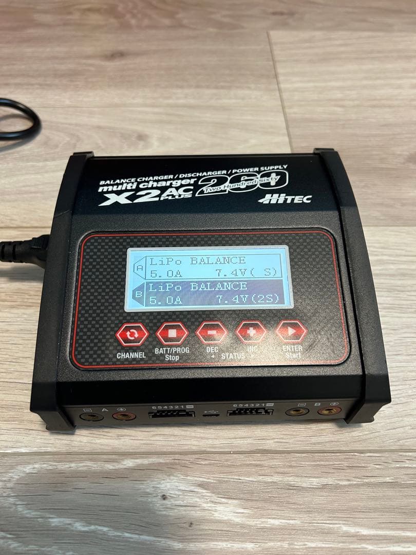 ateです。Hitec X2 AC 260 バランス充電器