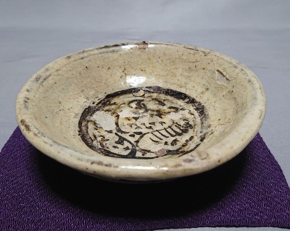 コレクター収集　貴重　タイ　スコータイ 初期 白濁鉄絵花・魚図皿